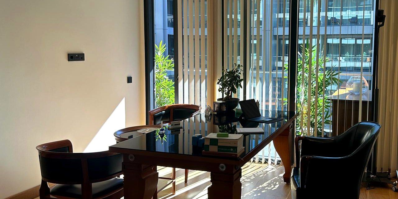 Consulting room at Dr. Senai Aksoy's independent practice in Lotus Nişantaşı