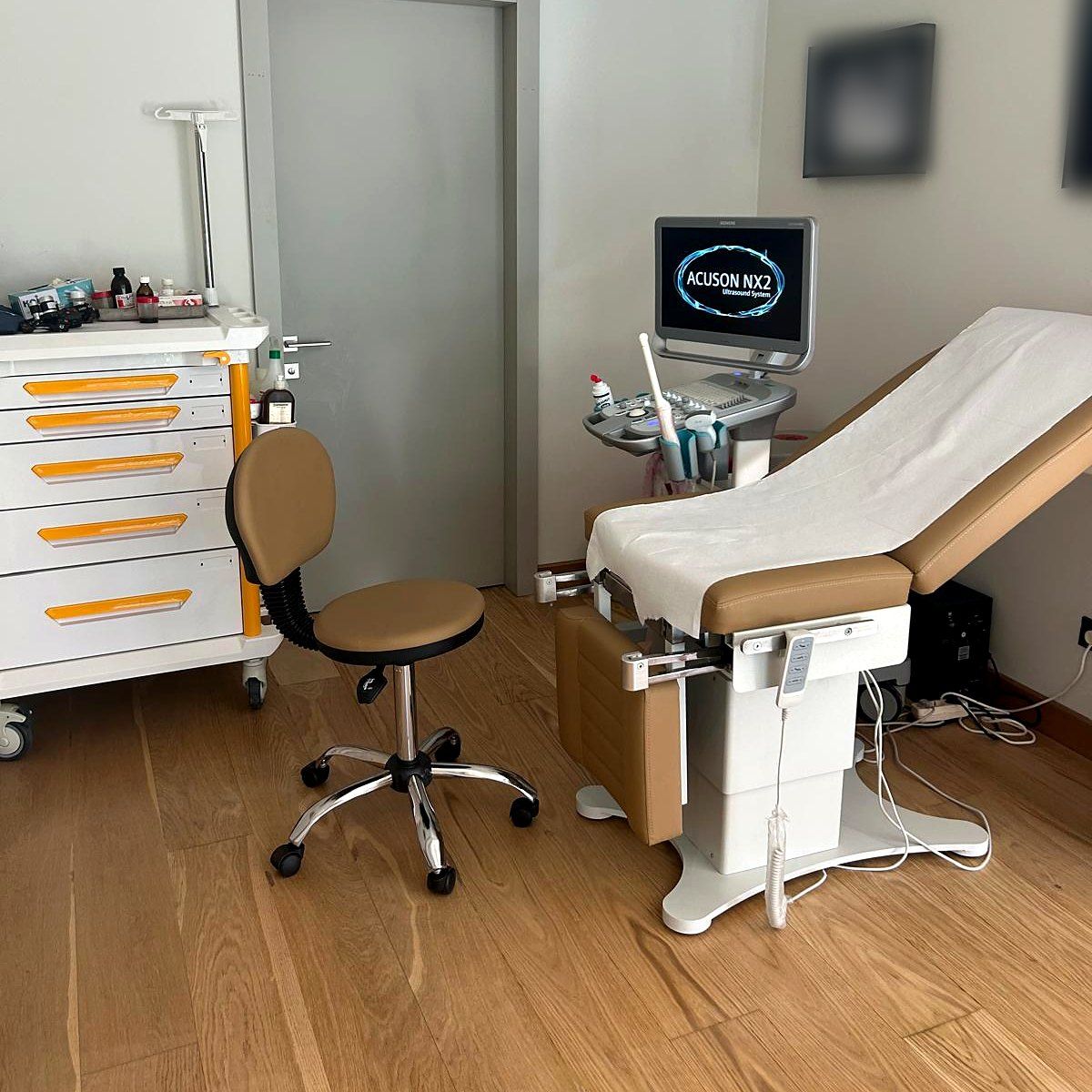 Ultrasound examination room at Dr. Senai Aksoy's independent practice in Lotus Nişantaşı