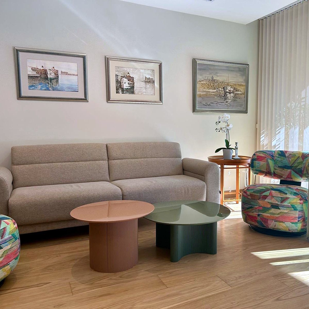 Waiting room at Dr. Senai Aksoy's independent practice in Lotus Nişantaşı